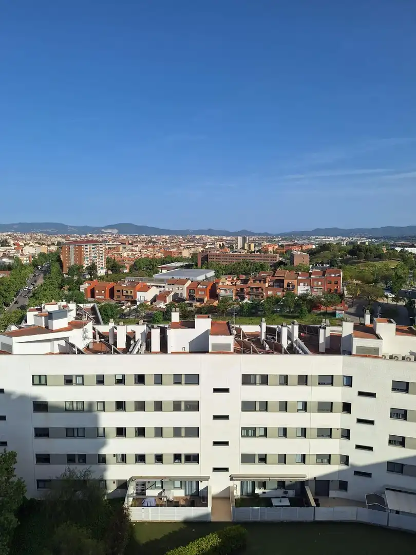 Vista exterior de Pis en venda en Sabadell amb Aire condicionat, Calefacció i Jardí privat