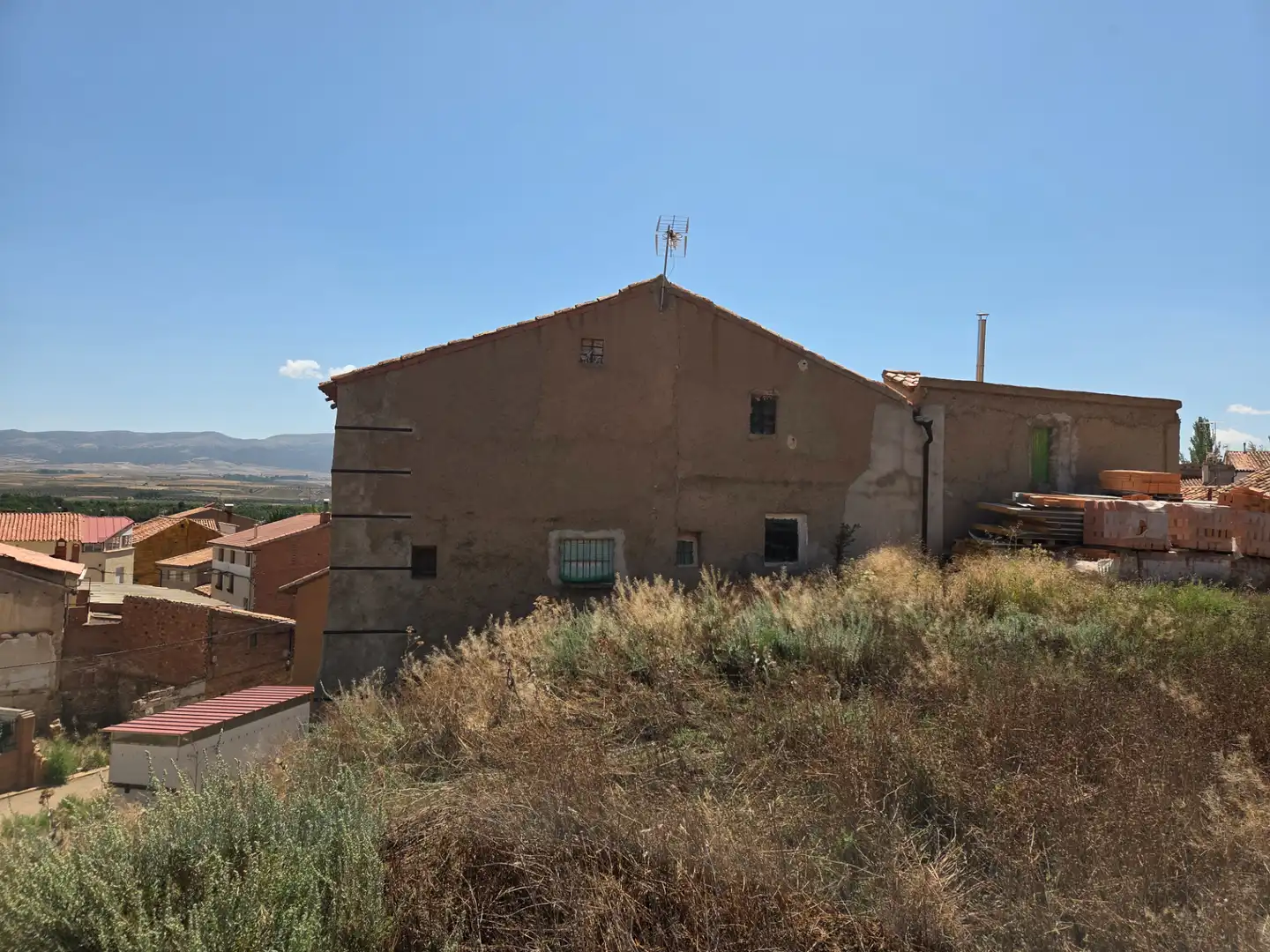 Vista exterior de Casa o xalet en venda en Alfambra amb Terrassa i Moblat