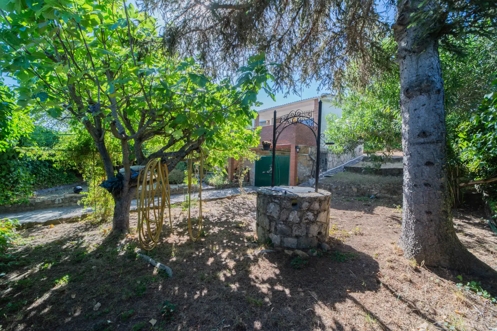 Garden of Houses for sale in Navahondilla  with Heating, Private garden and Terrace
