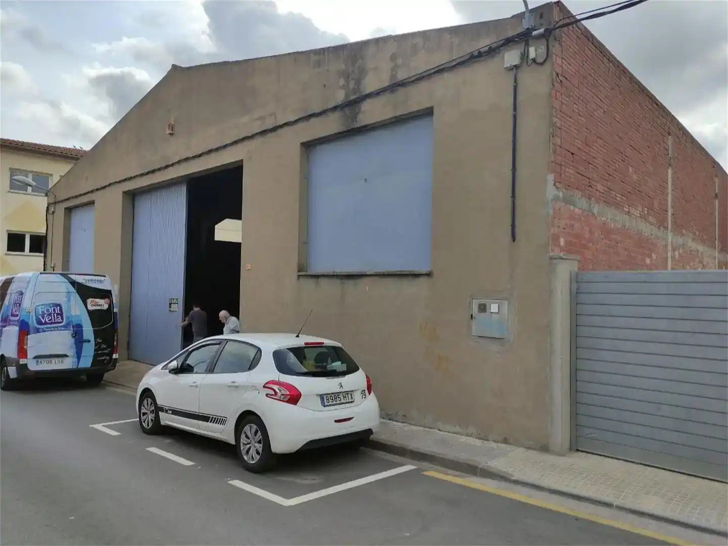 Parkplatz von Fabrikhallen zur Miete in Torroella de Montgrí