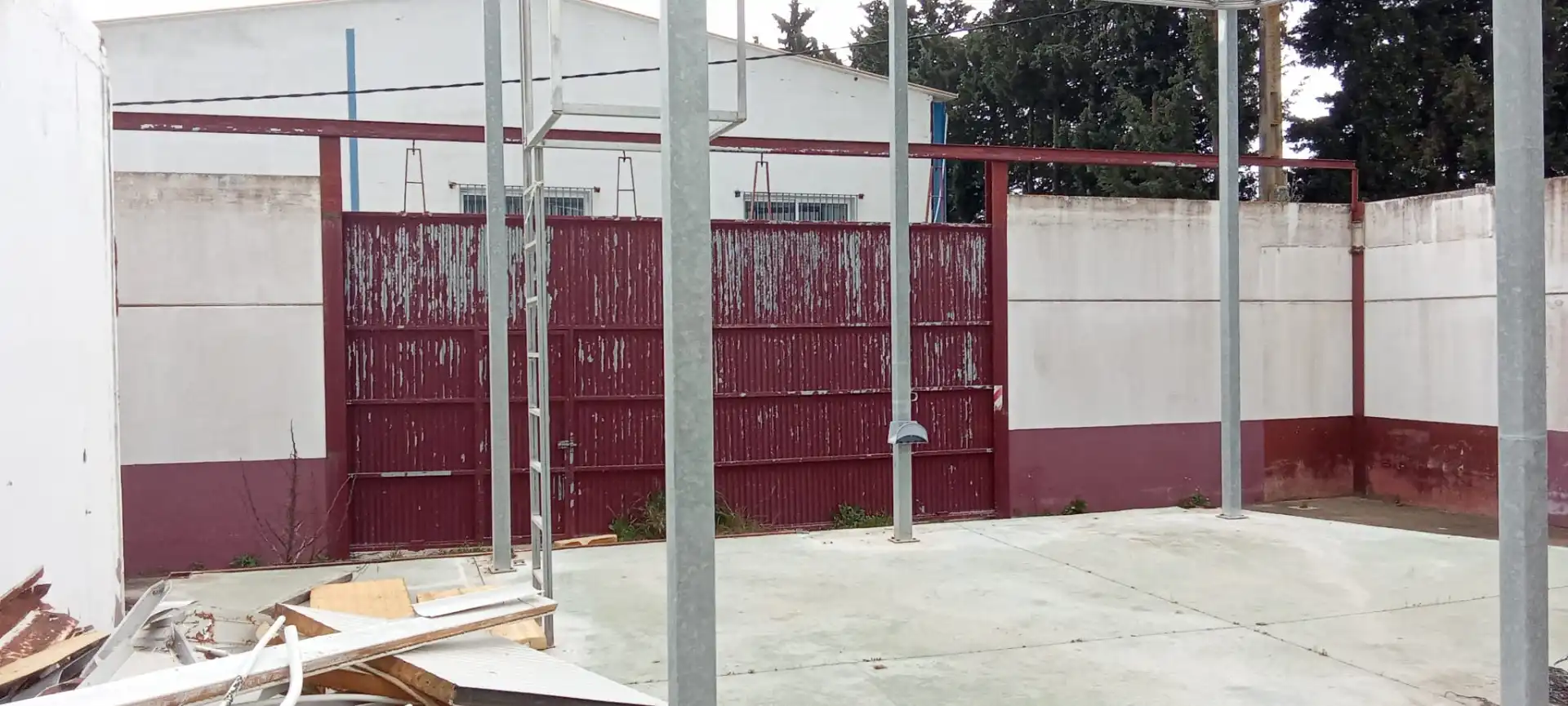 Außenansicht von Fabrikhallen zum Verkauf in Benalup-Casas Viejas