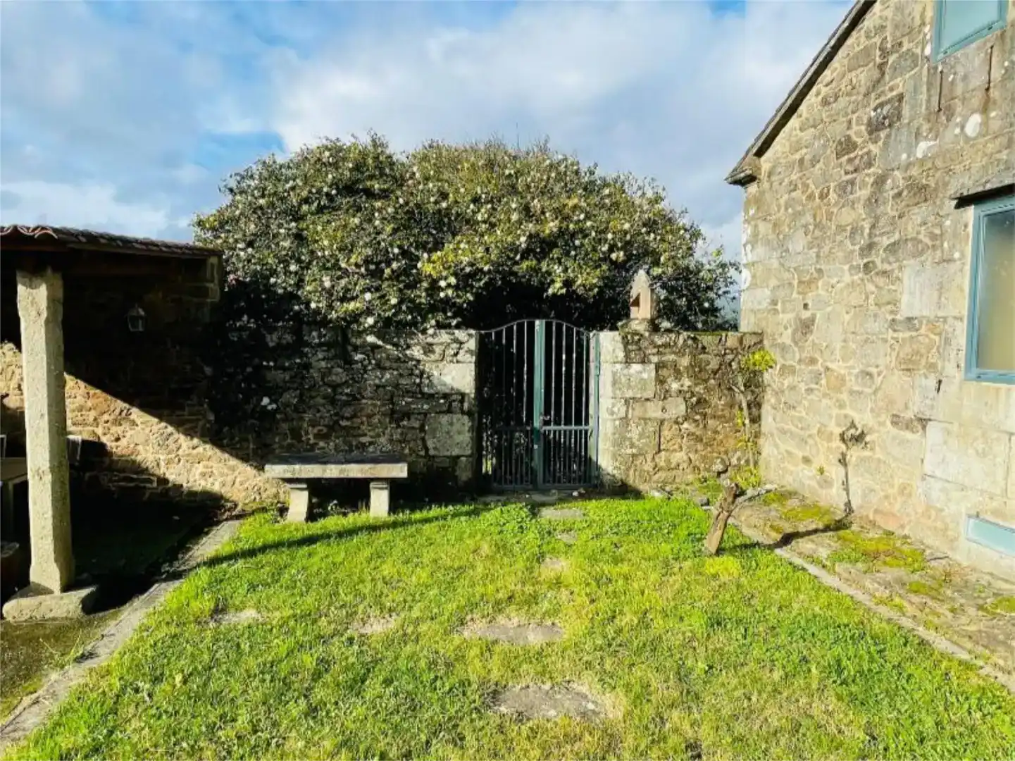Jardí de Casa o xalet en venda en Meis amb Jardí privat, Piscina i Moblat