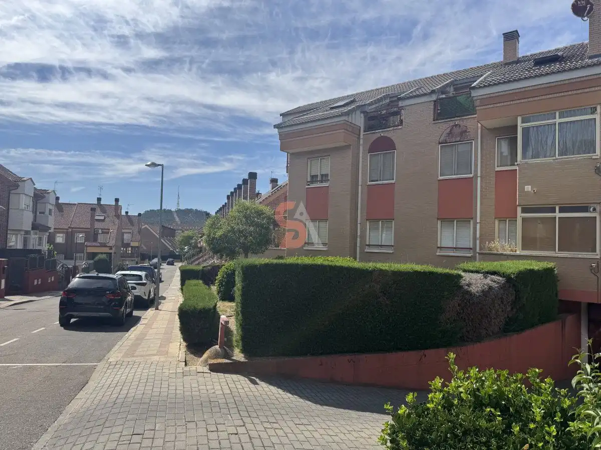 Vista exterior de Pis en venda en Cistérniga amb Calefacció i Traster