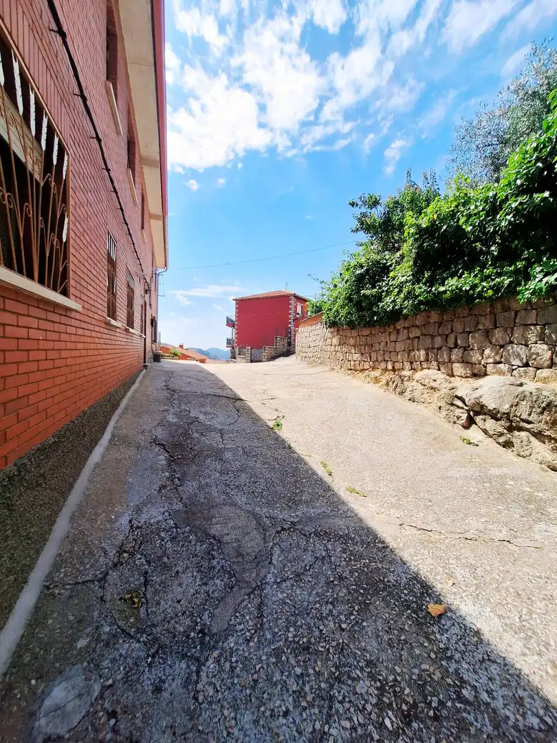 Vista exterior de Casa o chalet en venta en El Hoyo de Pinares  con Calefacción, Terraza y Trastero