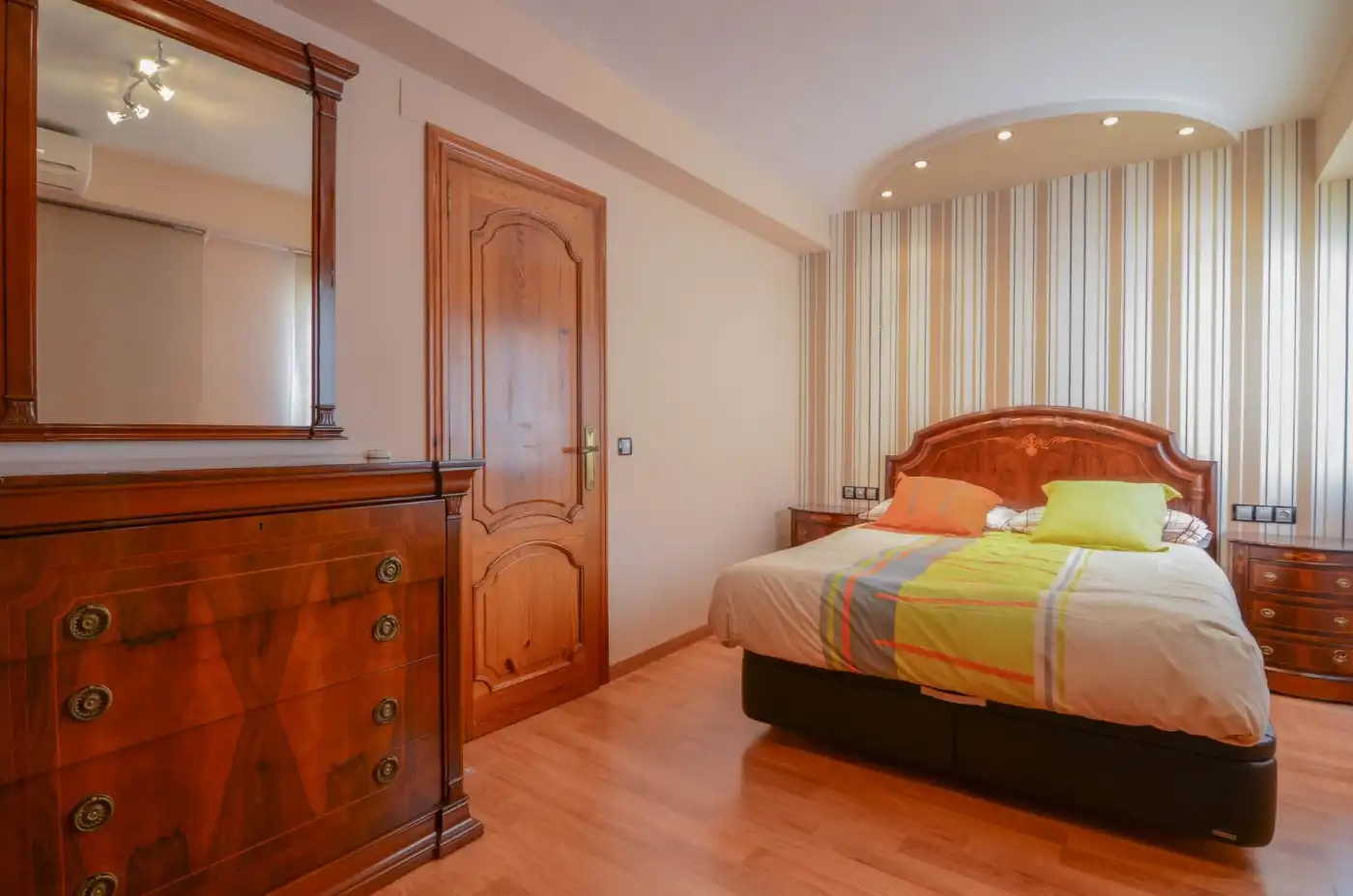 Dormitori de Dúplex de lloguer en Benetússer amb Aire condicionat, Calefacció i Parquet
