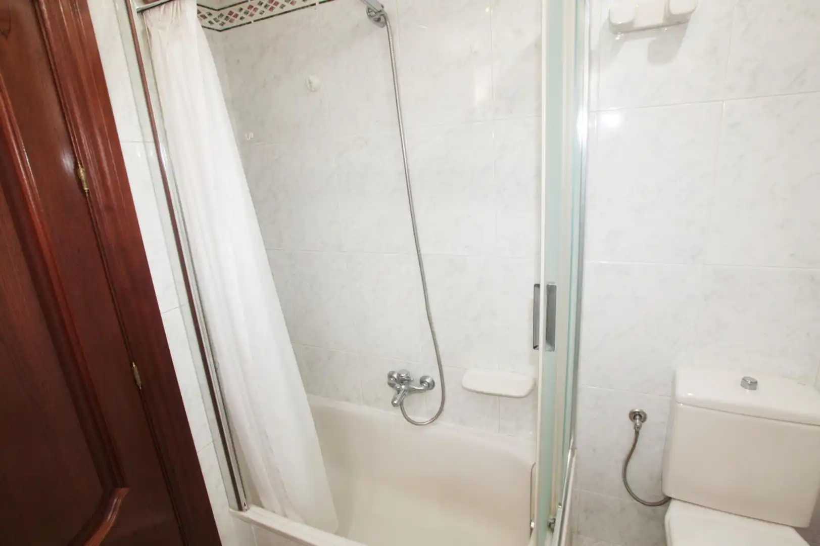 Bany de Pis de lloguer en Granada amb Calefacció