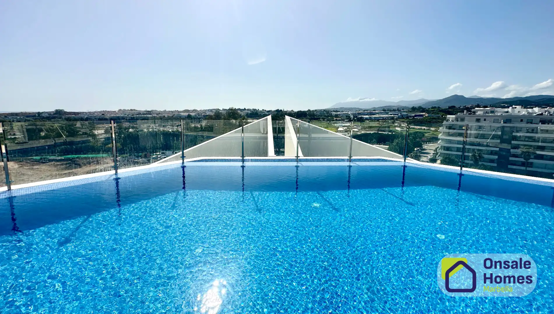 Schwimmbecken von Dachboden zur Miete in Marbella mit Klimaanlage, Terrasse und Abstellraum
