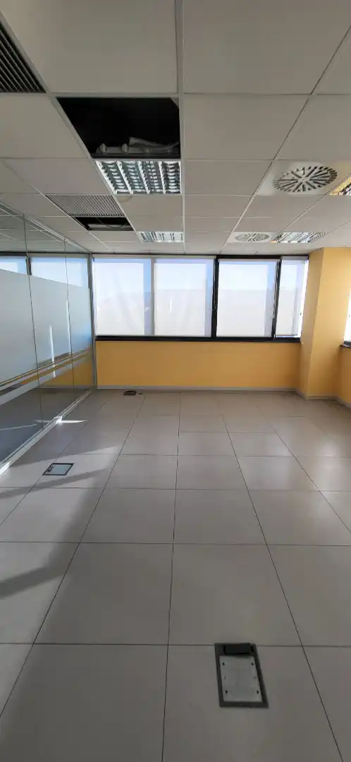 Office space with lift to rent in Polígono Parque Empresarial la Muga 11, imagen 8