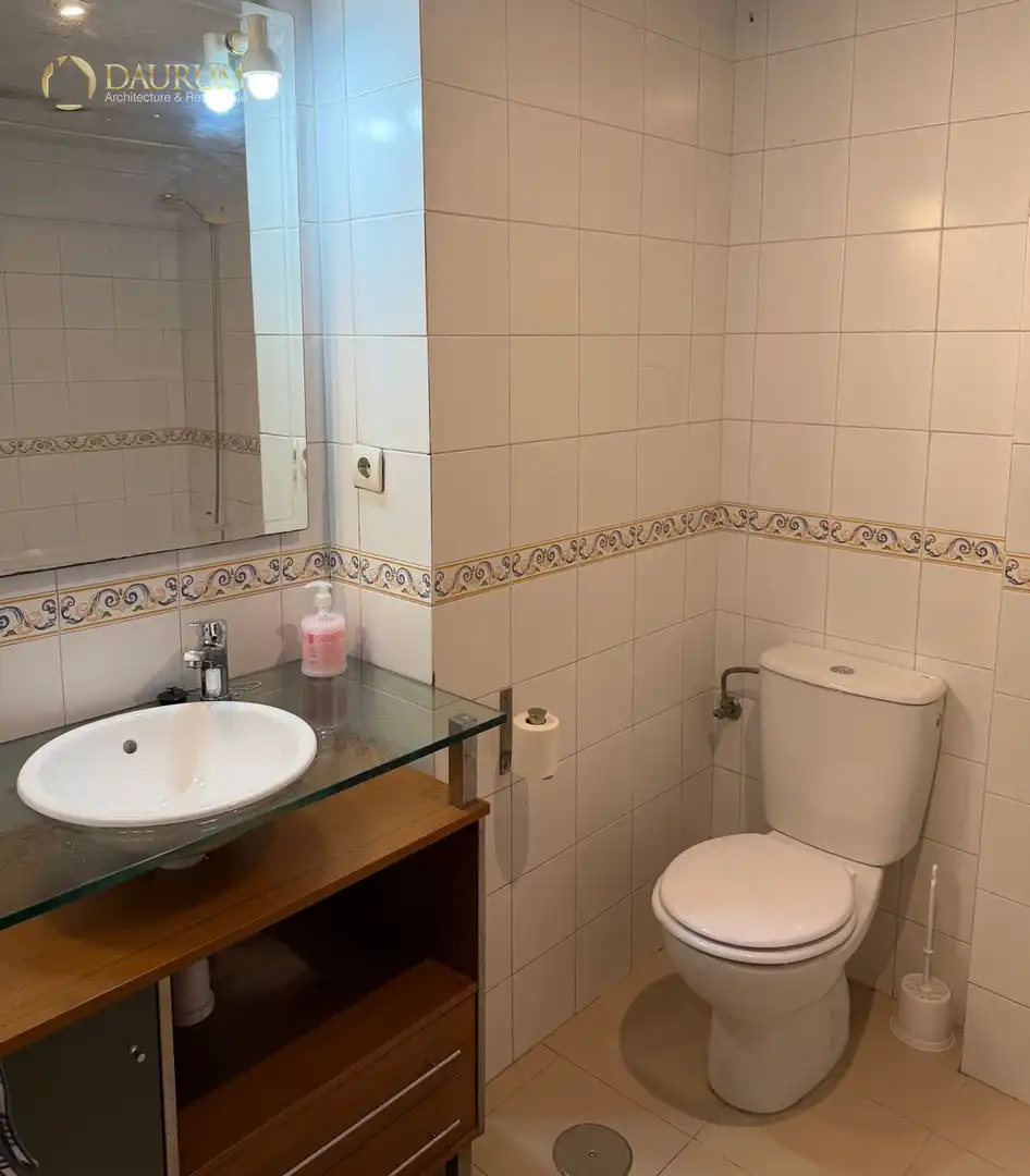 Bany de Pis en venda en Sevilla amb Aire condicionat, Terrassa i Piscina
