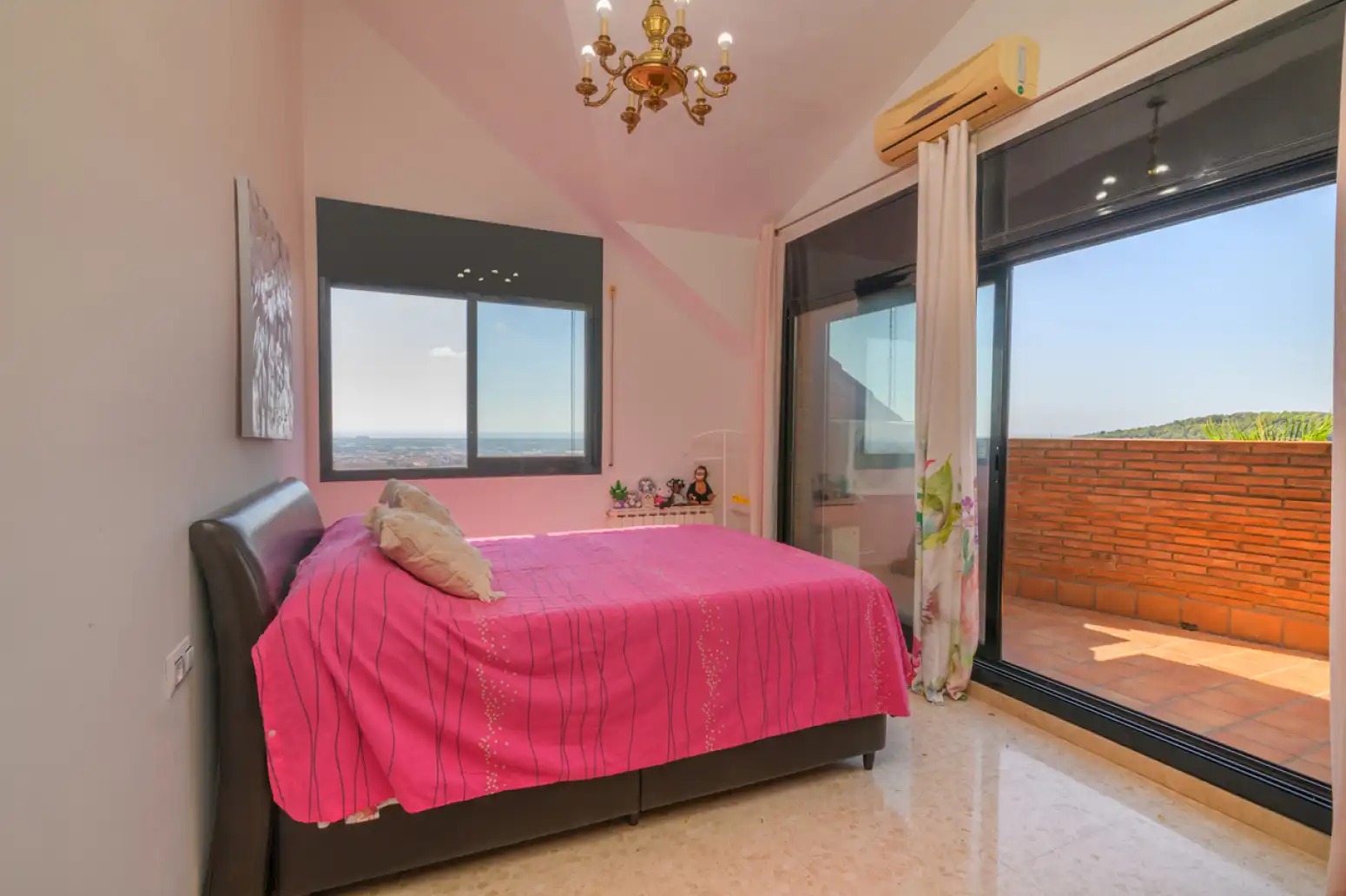 Habitación de Casa o chalet de alquiler en Viladecans con Terraza, Piscina y Balcón