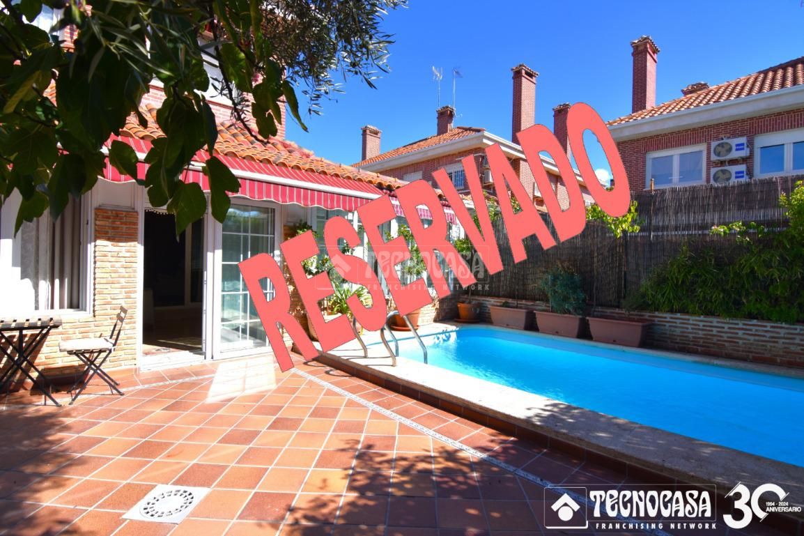 Jardí de Casa adosada en venda en Villaviciosa de Odón amb Aire condicionat, Calefacció i Piscina