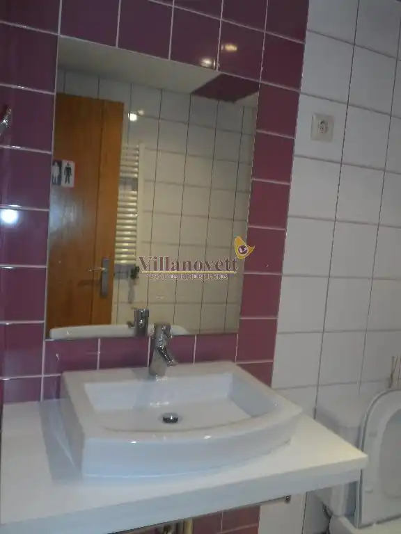 Baño de Apartamento en venta en Vigo  con Calefacción, Parquet y Amueblado