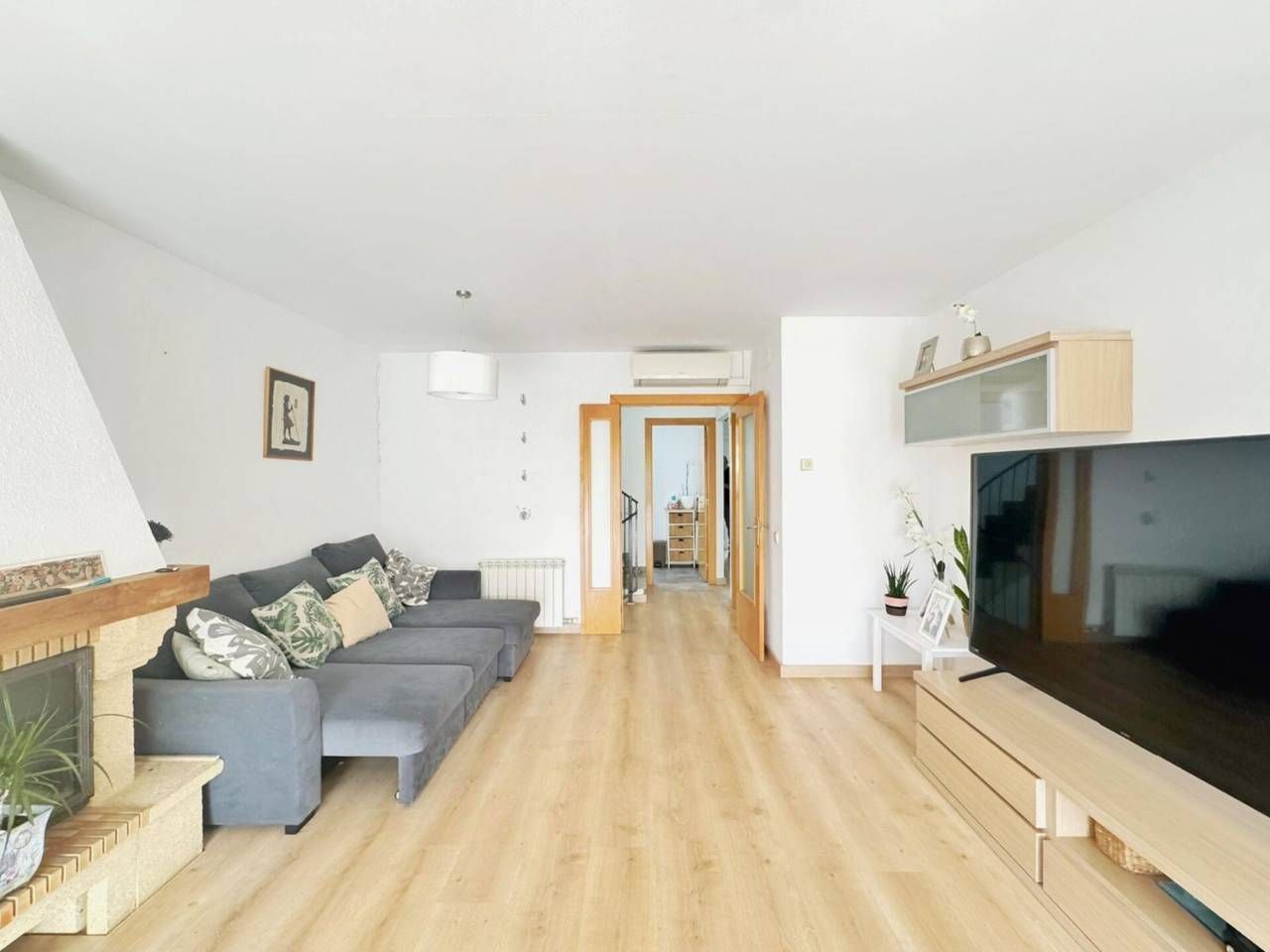 Living room of Single-family semi-detached for sale in Castellbisbal  with Air Conditioner, Heating and Parquet flooring