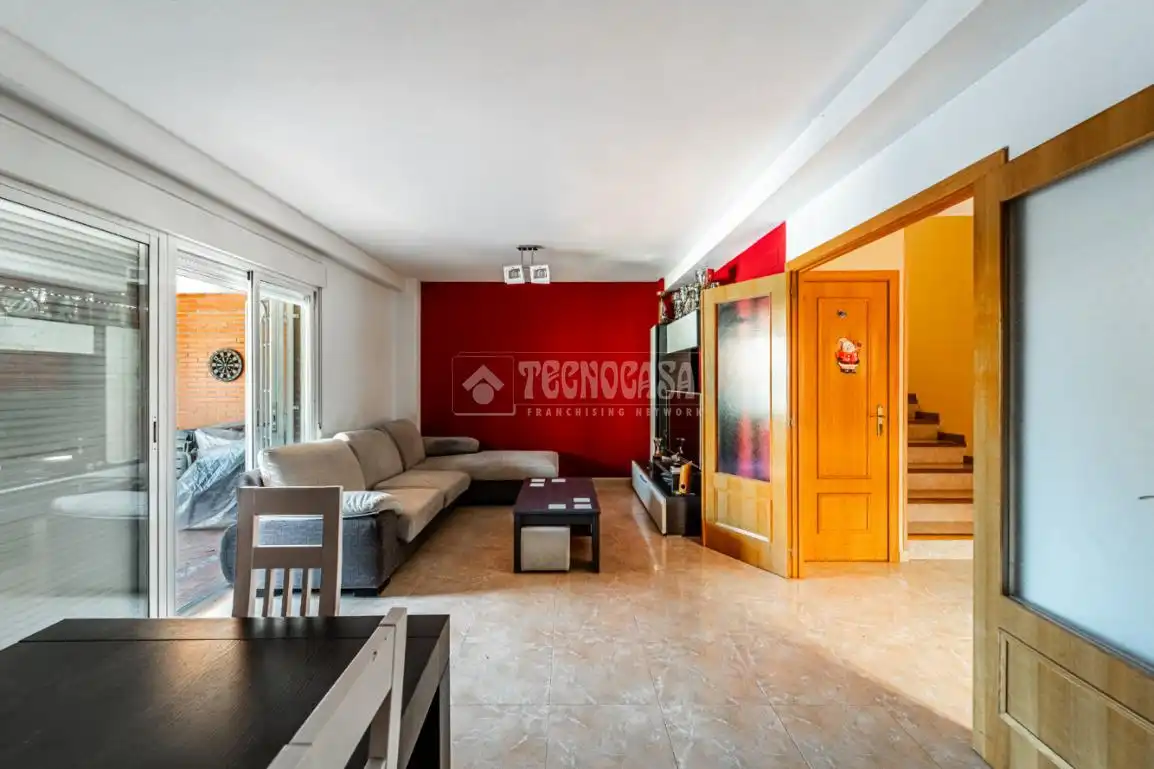 Sala de estar de Casa adosada en venta en Rivas-Vaciamadrid con Aire acondicionado, Calefacción y Jardín privado