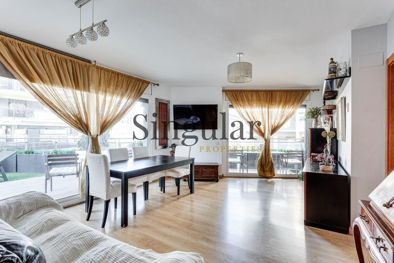 Bedroom of Flat for sale in Badalona  with Private garden, Parquet flooring and Terrace