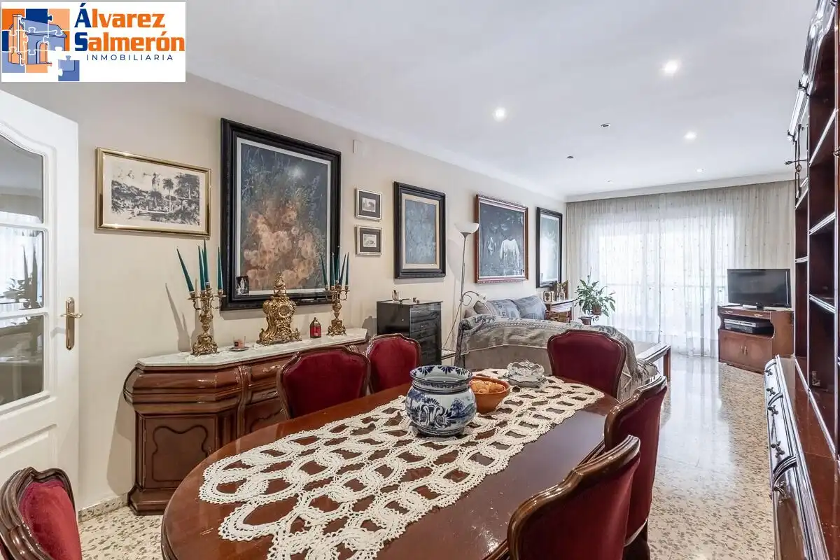 Piso con ascensor en venta en Genil, imagen 4