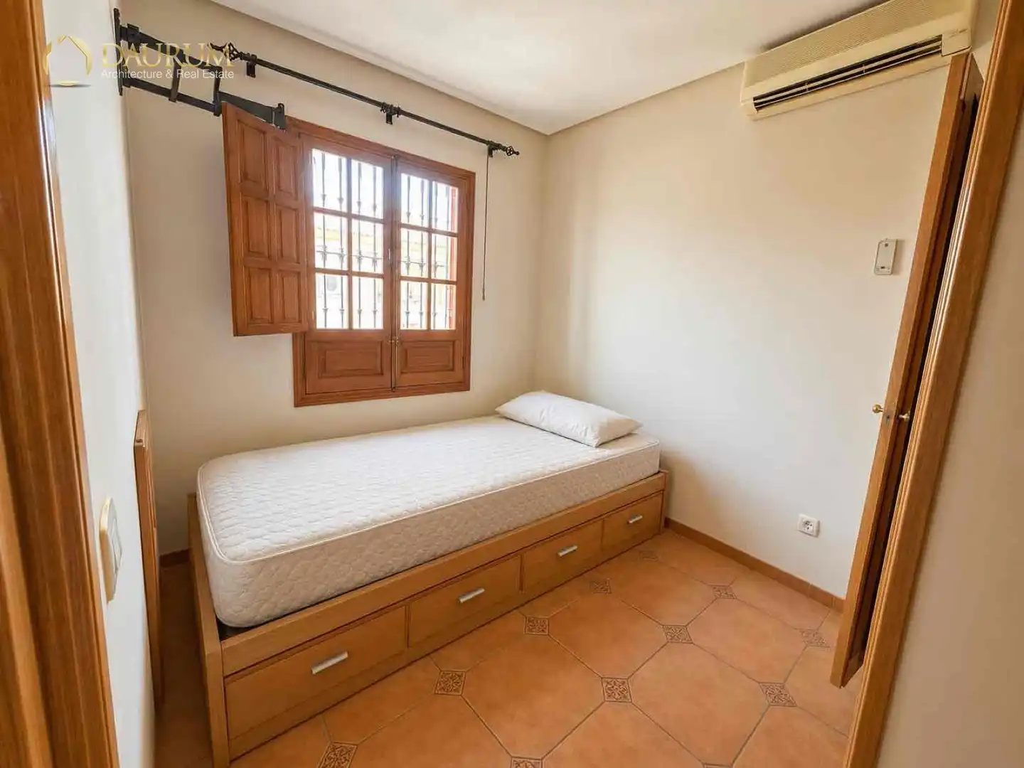 Dormitori de Casa o xalet en venda en Bormujos amb Aire condicionat, Calefacció i Terrassa