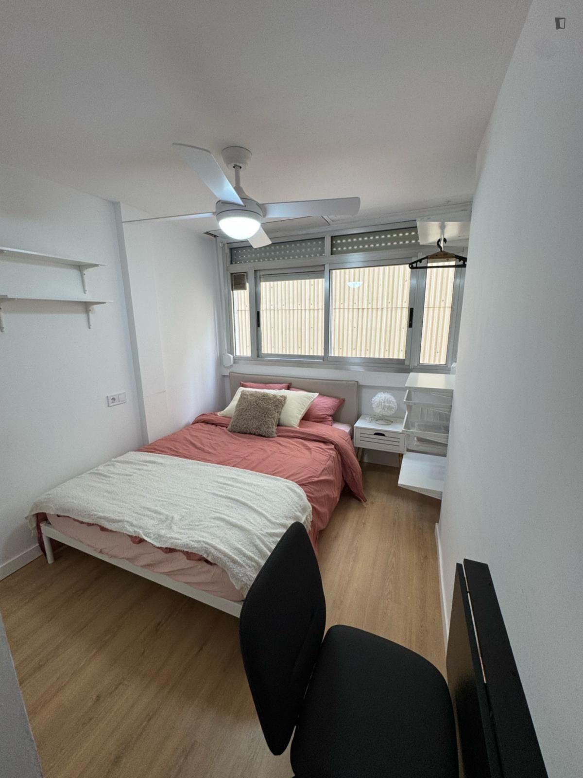 Dormitori de Apartament per a compartir en Mislata amb Moblat, Forn i Rentadora