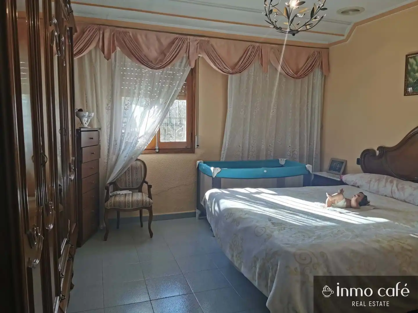 Habitación de Casa adosada en venta en Crevillent con Aire acondicionado
