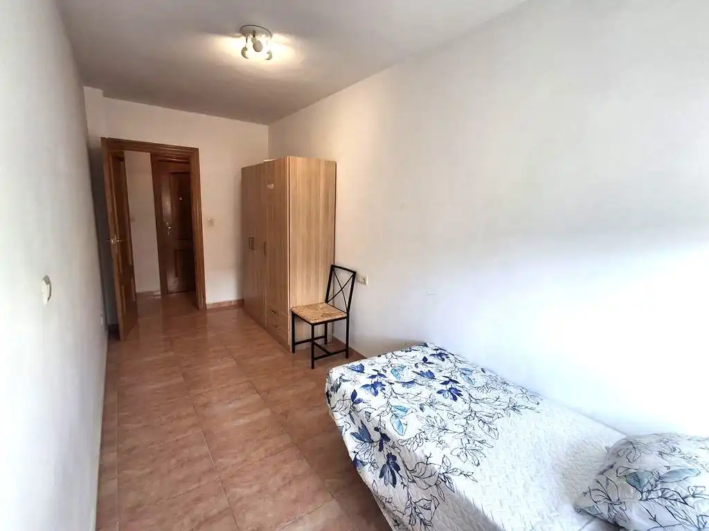 Habitación de Piso en venta en La Roda con Calefacción, Trastero y Balcón