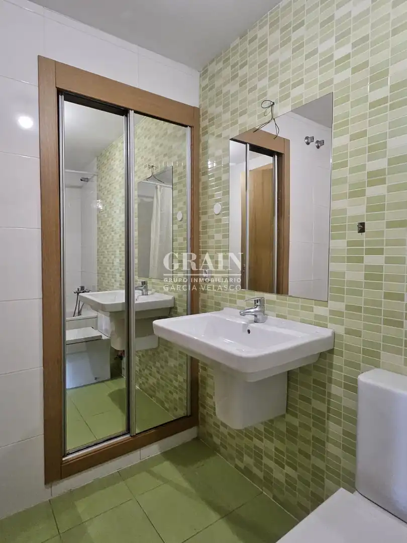 Baño de Piso en venta en Albacete con Calefacción, Terraza y Trastero