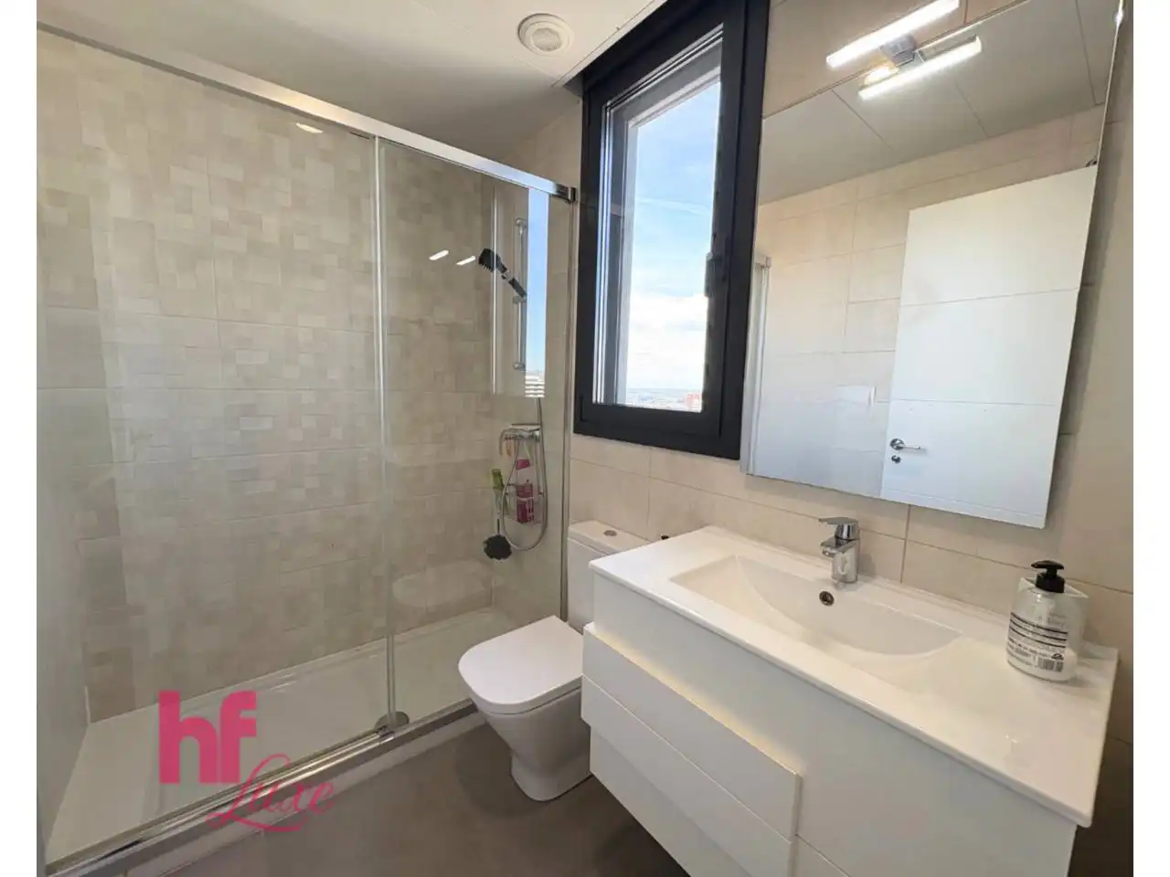Badezimmer von Wohnung zum Verkauf in L'Hospitalet de Llobregat mit Klimaanlage, Heizung und Terrasse