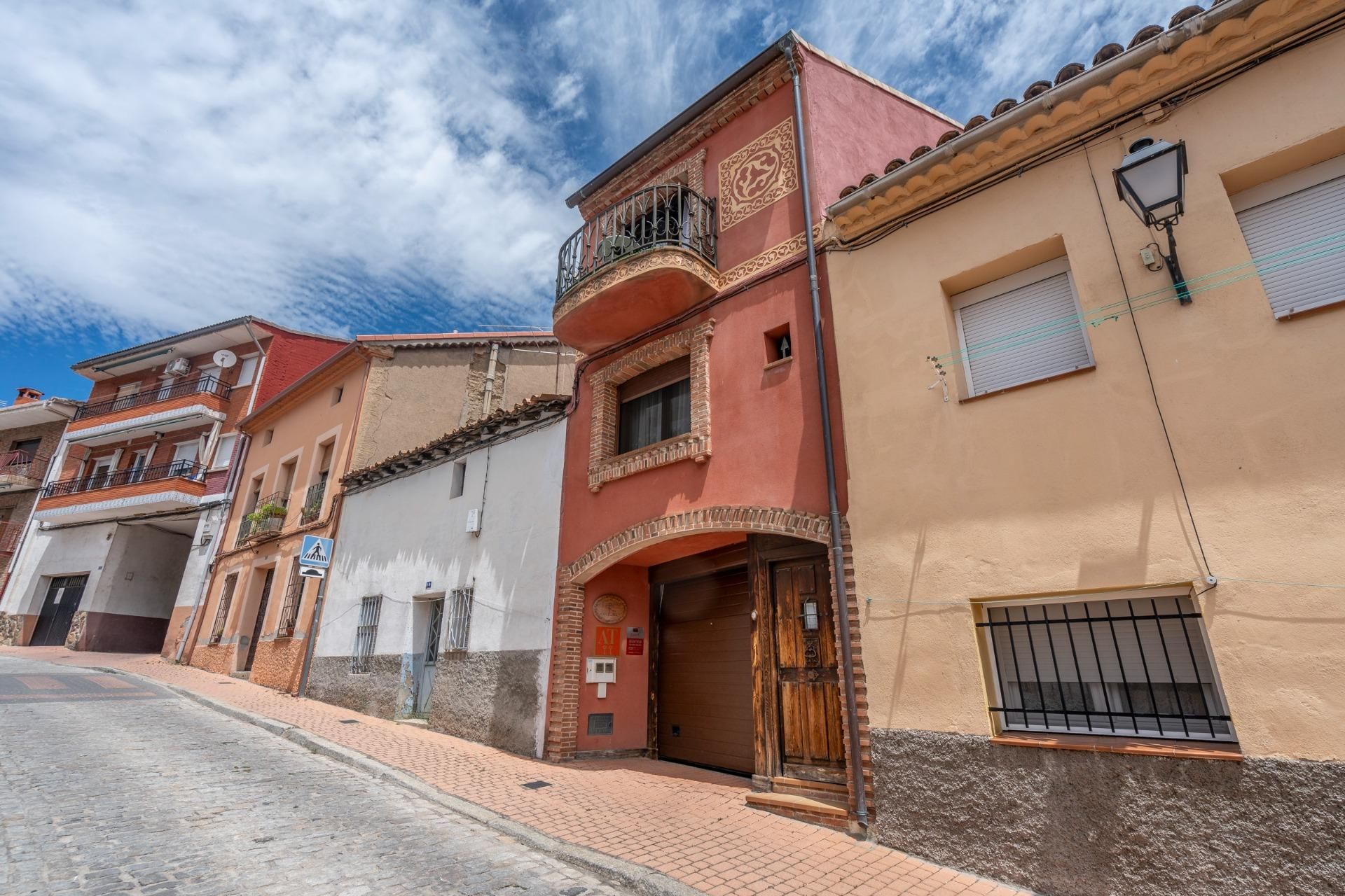 Vista exterior de Casa adosada en venda en El Tiemblo  amb Aire condicionat, Calefacció i Terrassa