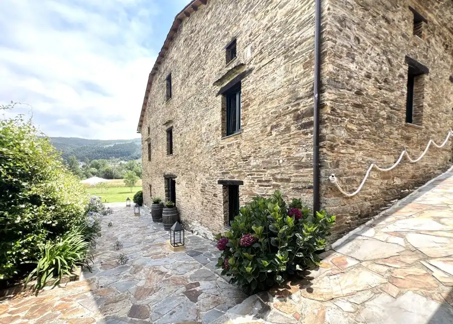 Vista exterior de Edificio en venta en San Tirso de Abres