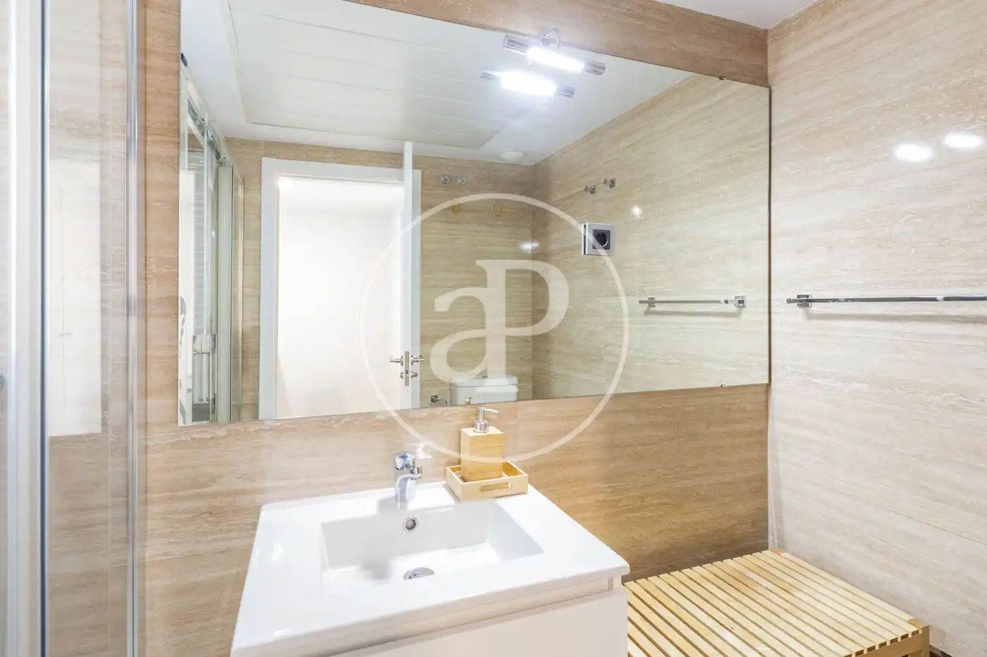 Baño de Piso en venta en Madrid con Aire acondicionado, Calefacción y Jardín privado