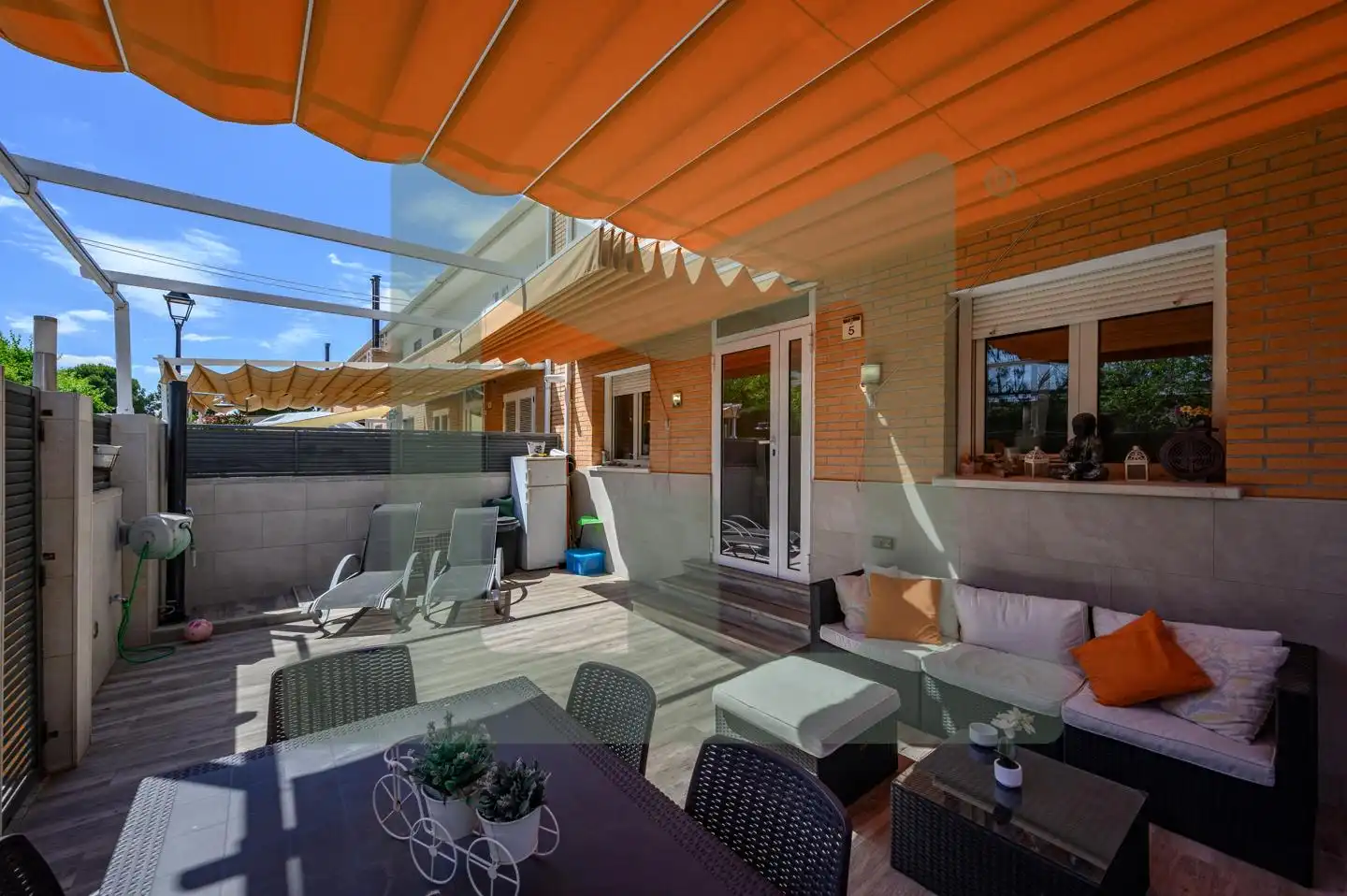 Terrasse von Einfamilien-Reihenhaus zum Verkauf in Griñón mit Klimaanlage, Heizung und Privatgarten