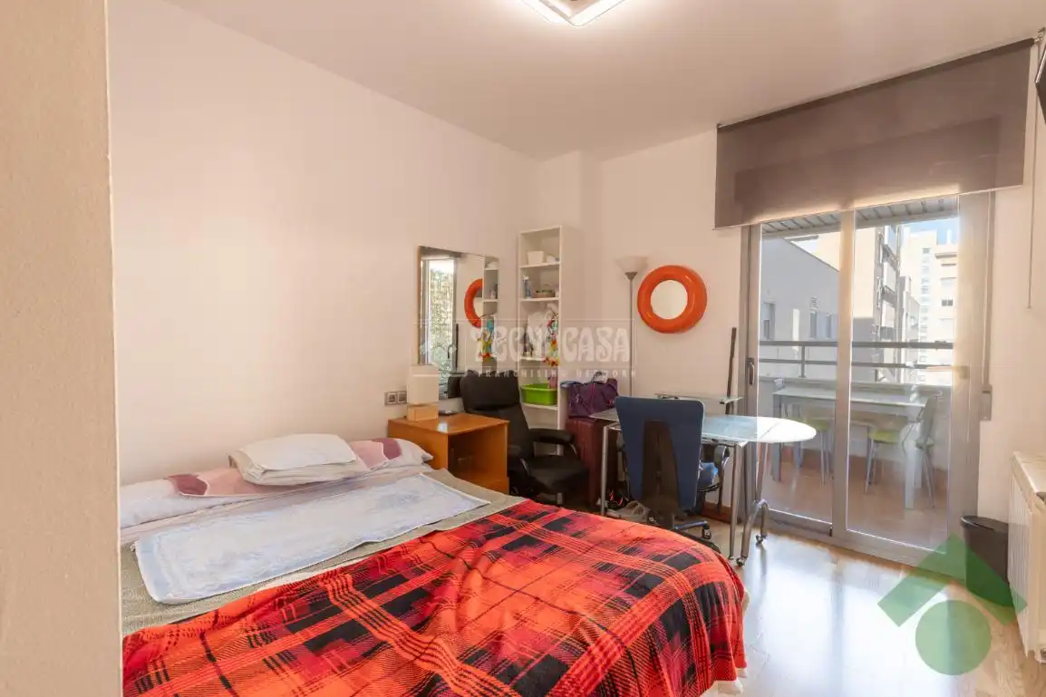 Habitación de Piso en venta en Granada con Aire acondicionado, Calefacción y Piscina comunitaria