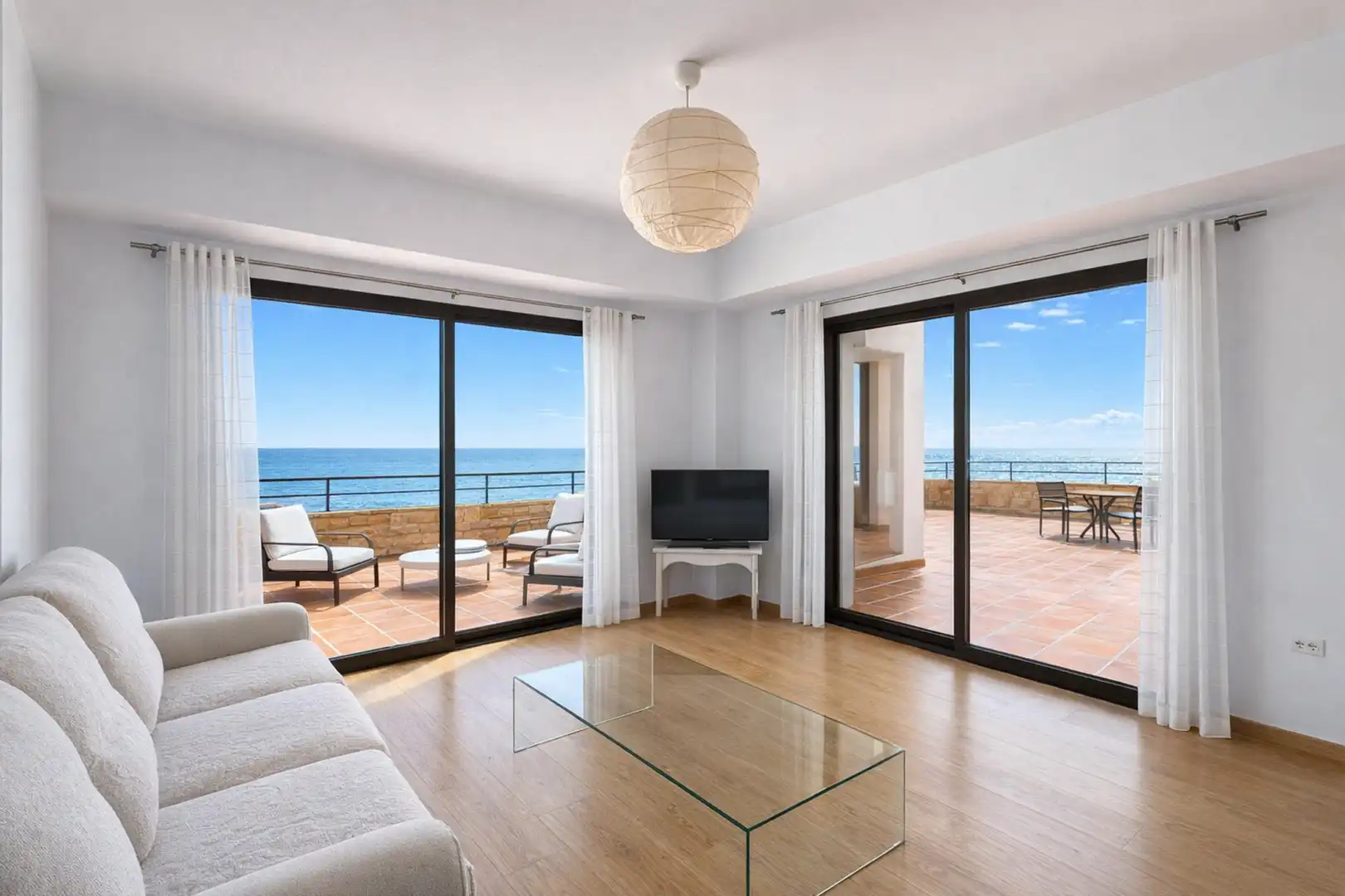 Sala d'estar de Planta baixa en venda en Casares amb Aire condicionat, Terrassa i Moblat