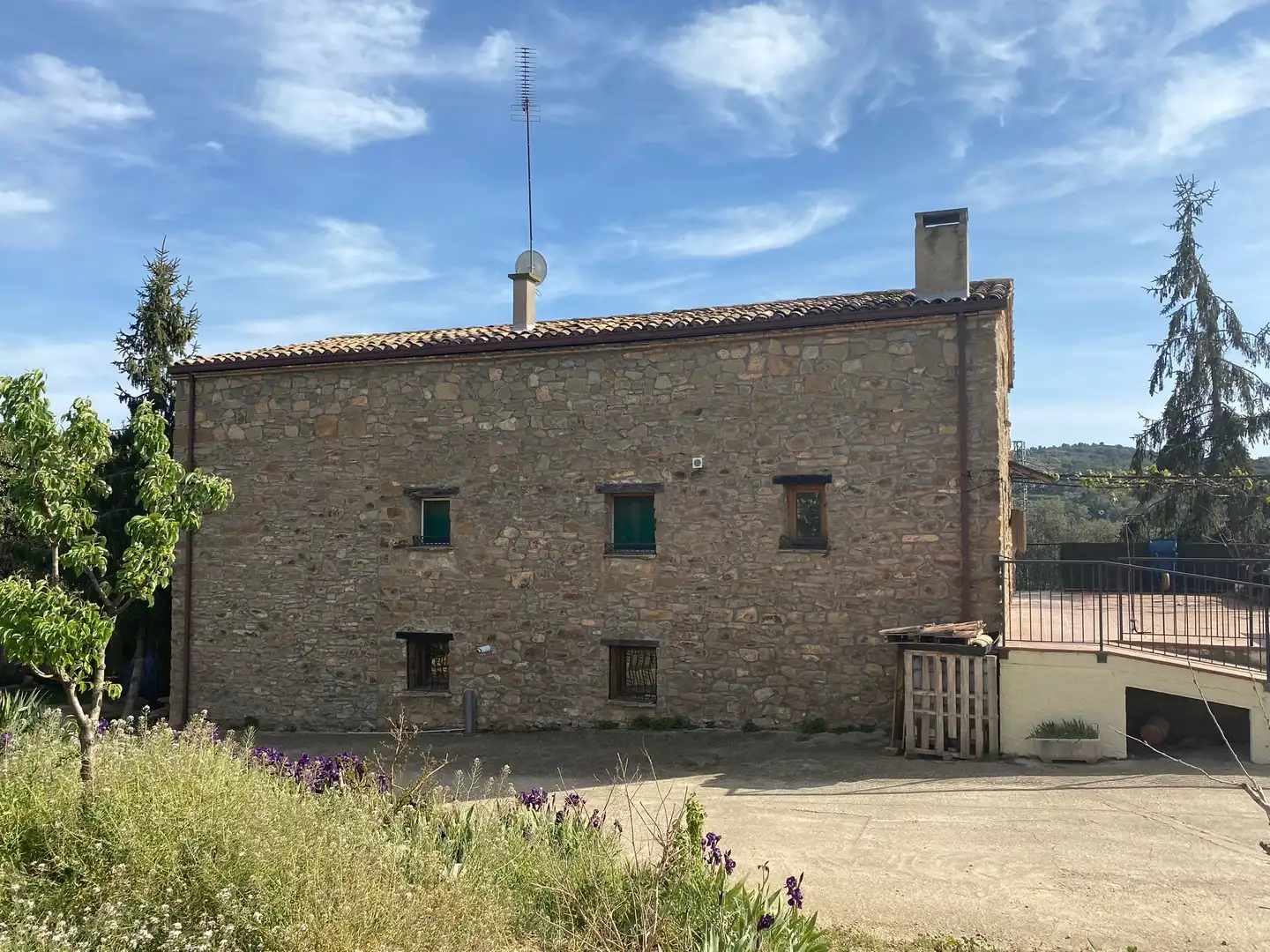 Vista exterior de Casa o xalet en venda en Vilanova de Meià amb Calefacció, Terrassa i Balcó