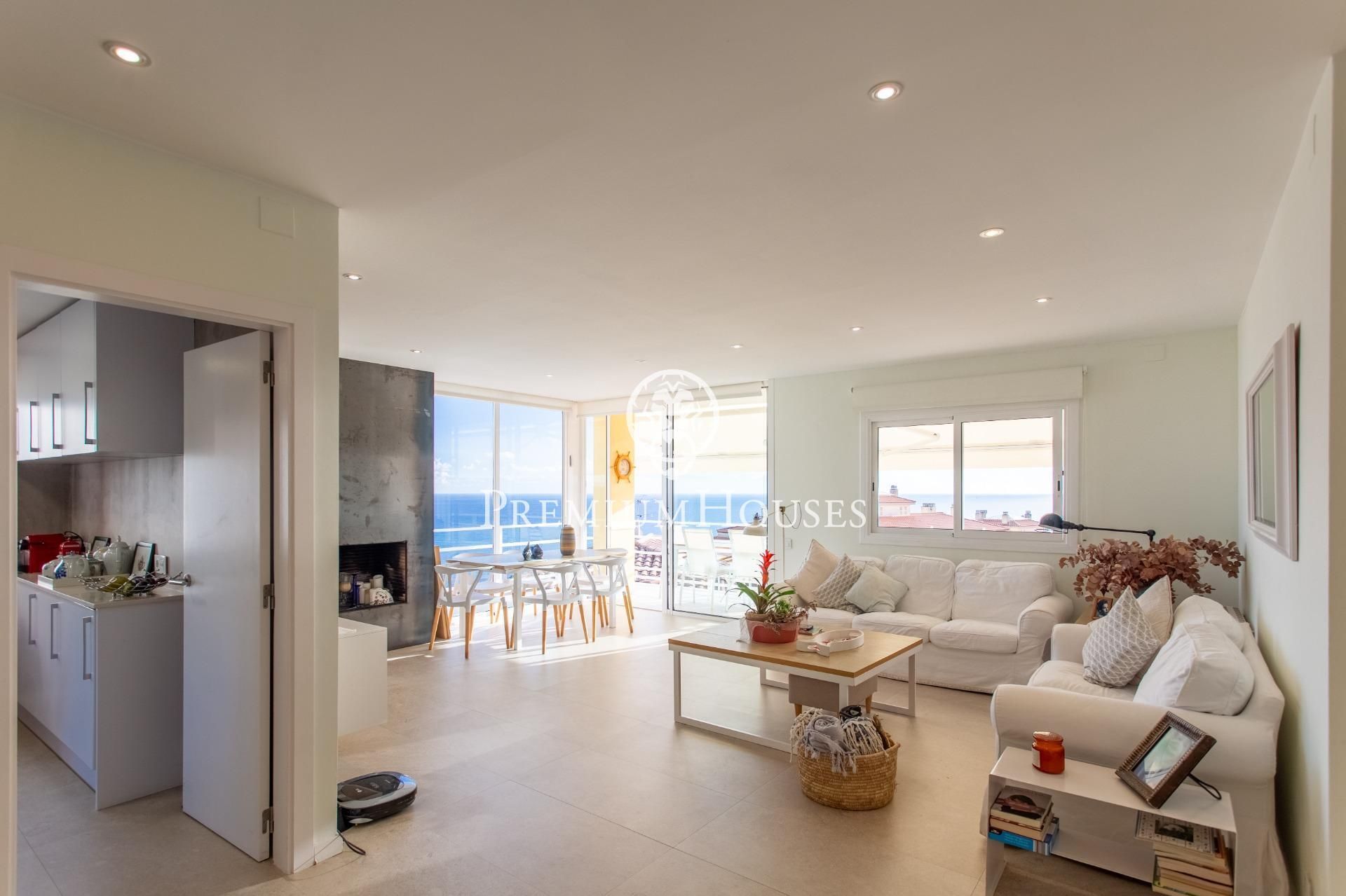 Sala d'estar de Casa o xalet en venda en Sant Pol de Mar amb Calefacció, Jardí privat i Terrassa