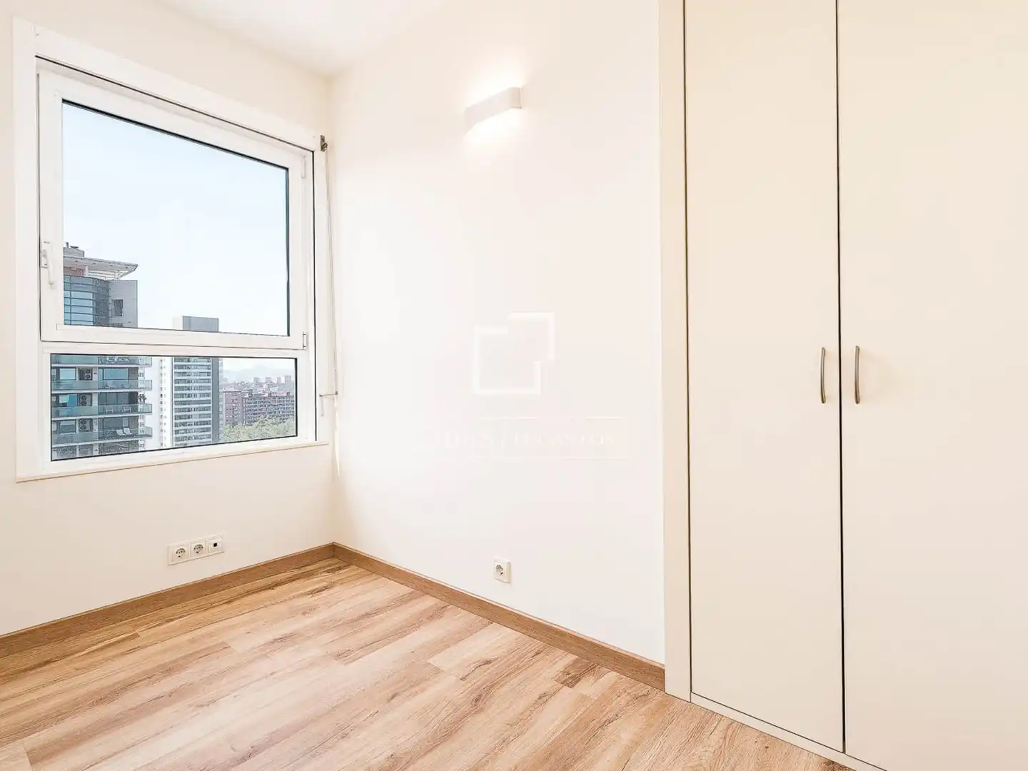 Schlafzimmer von Wohnung zum Verkauf in Barcelona mit Klimaanlage, Heizung und Abstellraum
