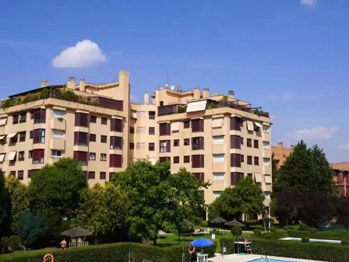 Vista exterior de Ático de alquiler en  Madrid Capital con Aire acondicionado y Piscina