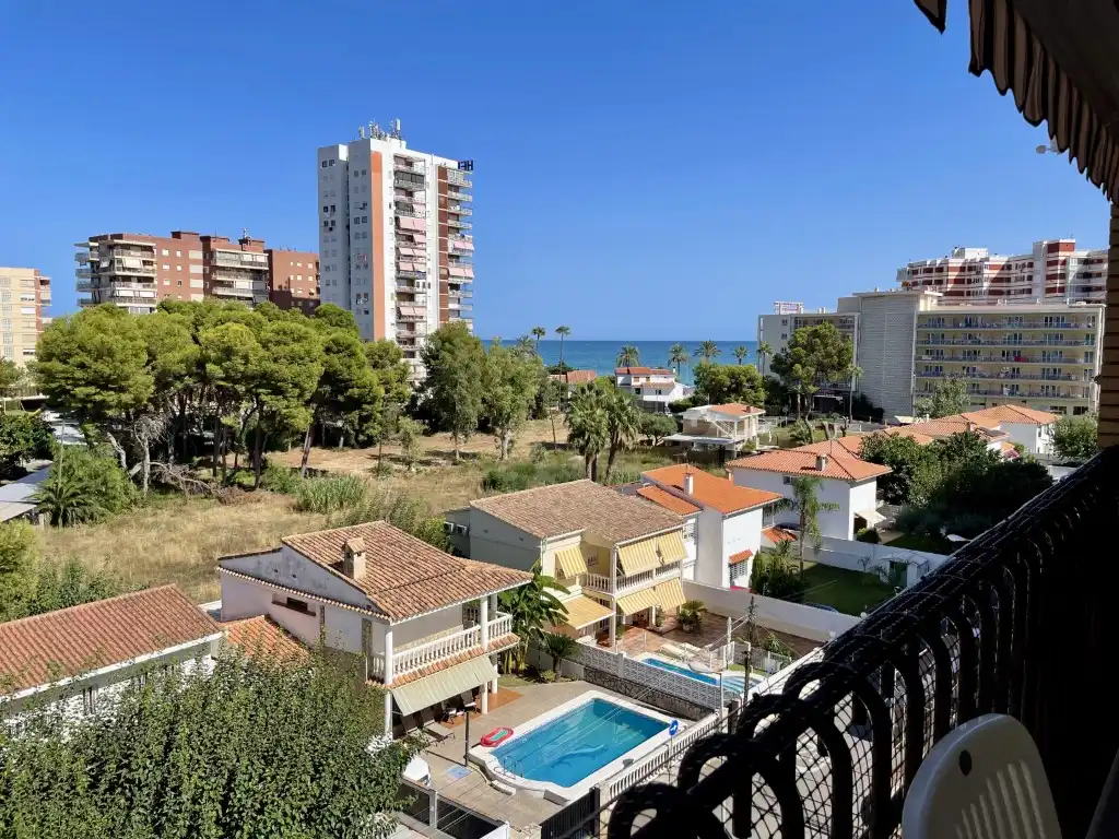 Außenansicht von Wohnungen zur Miete in Benicasim / Benicàssim mit Klimaanlage, Privatgarten und Terrasse