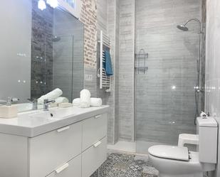 Bathroom of Duplex for sale in  Madrid Capital  with Air Conditioner, Heating and Furnished