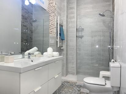 Bathroom of Duplex for sale in  Madrid Capital  with Air Conditioner, Heating and Furnished