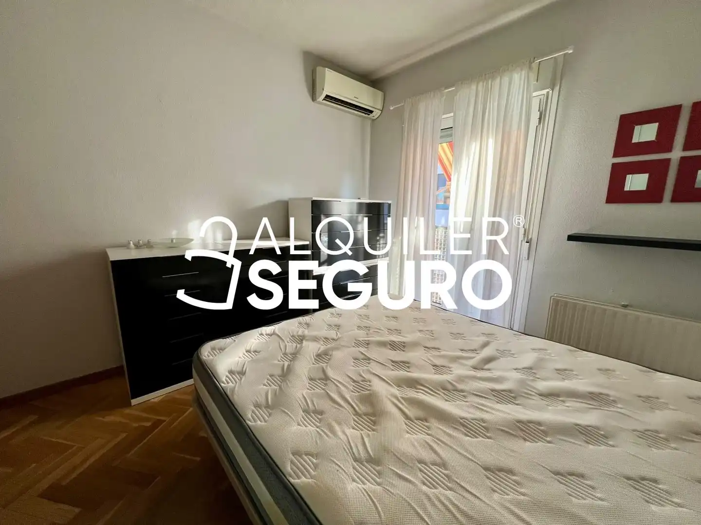 Schlafzimmer von Wohnung zur Miete in Madrid mit Klimaanlage, Heizung und Möbliert