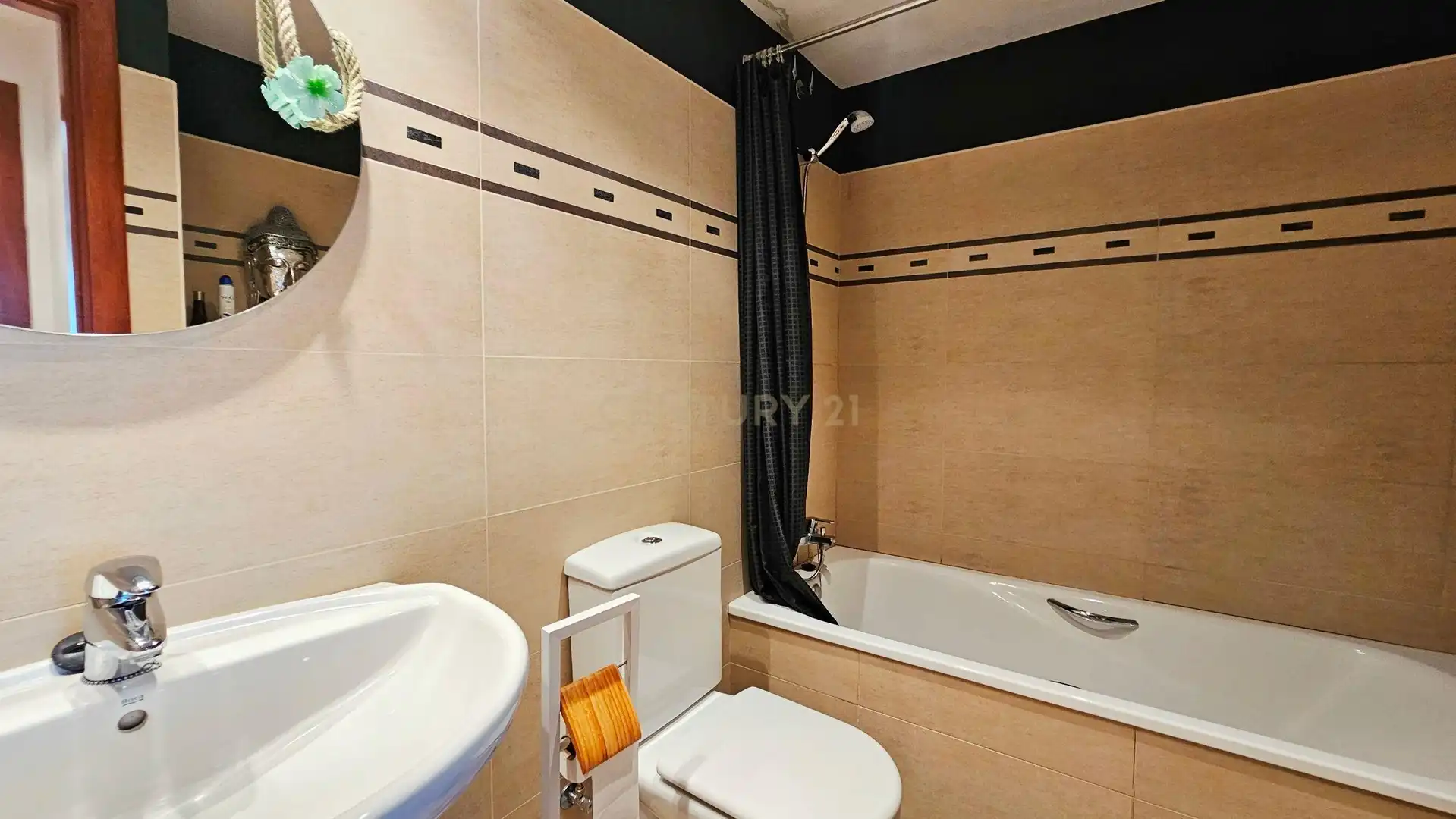 Bany de Apartament en venda en Llançà amb Forn, Rentadora i Microones
