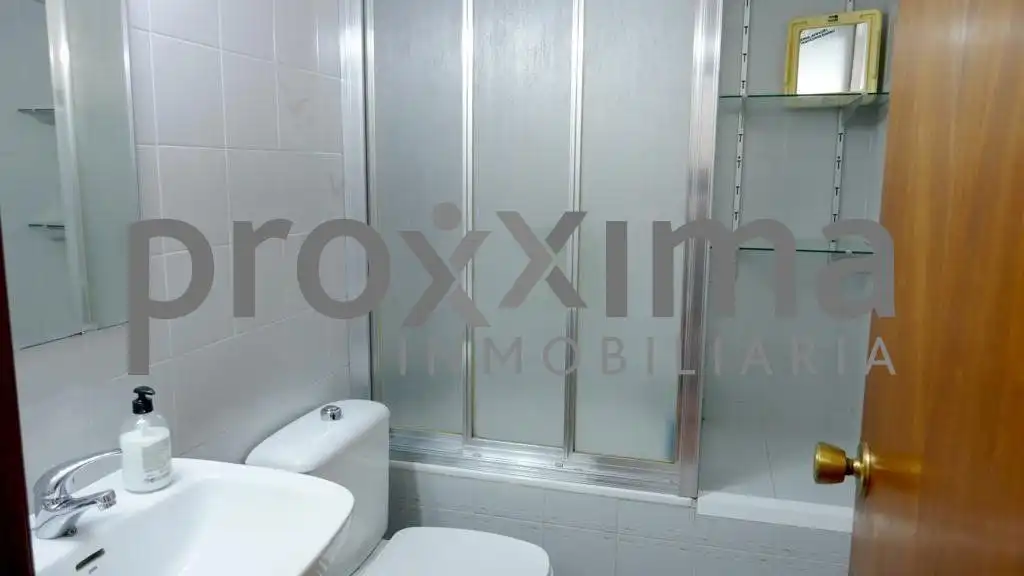 Bathroom of Houses for sale in Sevilla  with Air Conditioner, Terrace and Storage room