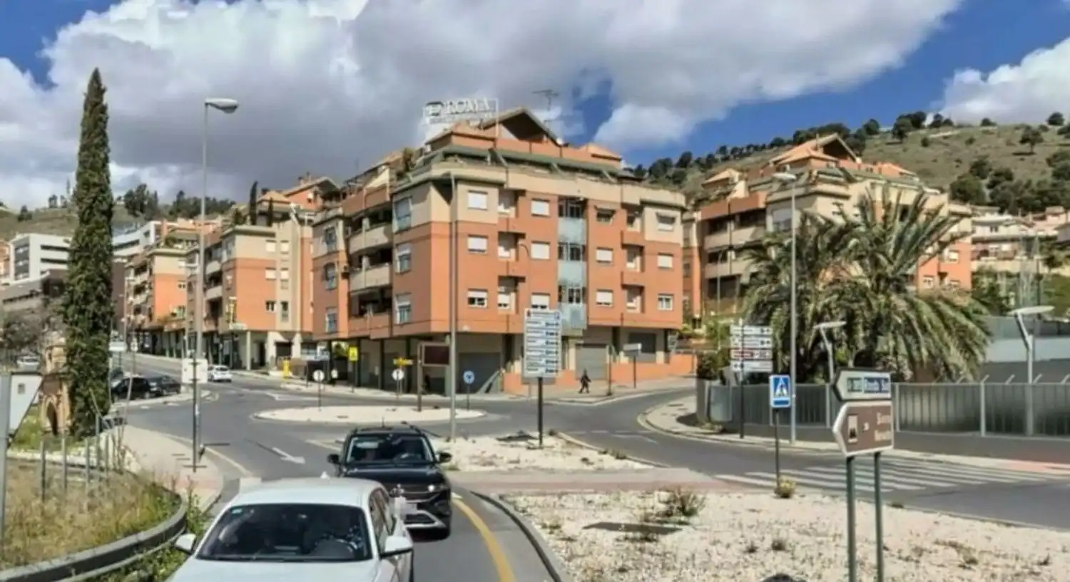 Außenansicht von Garage zum Verkauf in Granada
