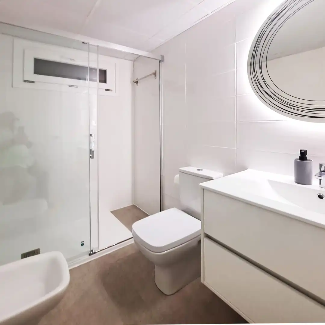 Bathroom of Flat for rent in Huelva  with Air Conditioner, Heating and Furnished
