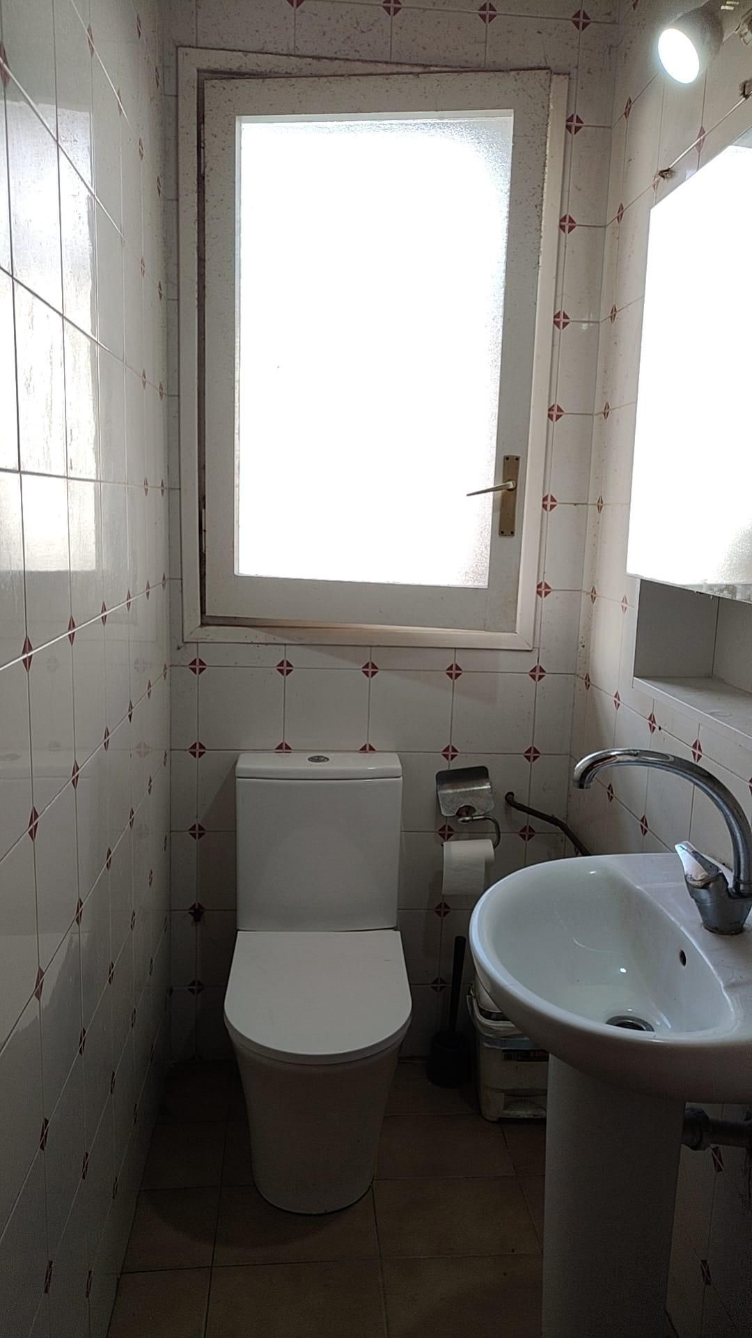 Bathroom of Single-family semi-detached for sale in Castellar del Vallès  with Terrace and Balcony