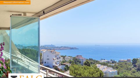 Encantador ático con vistas al mar en un exclusivo complejo residencial en Cas Catala