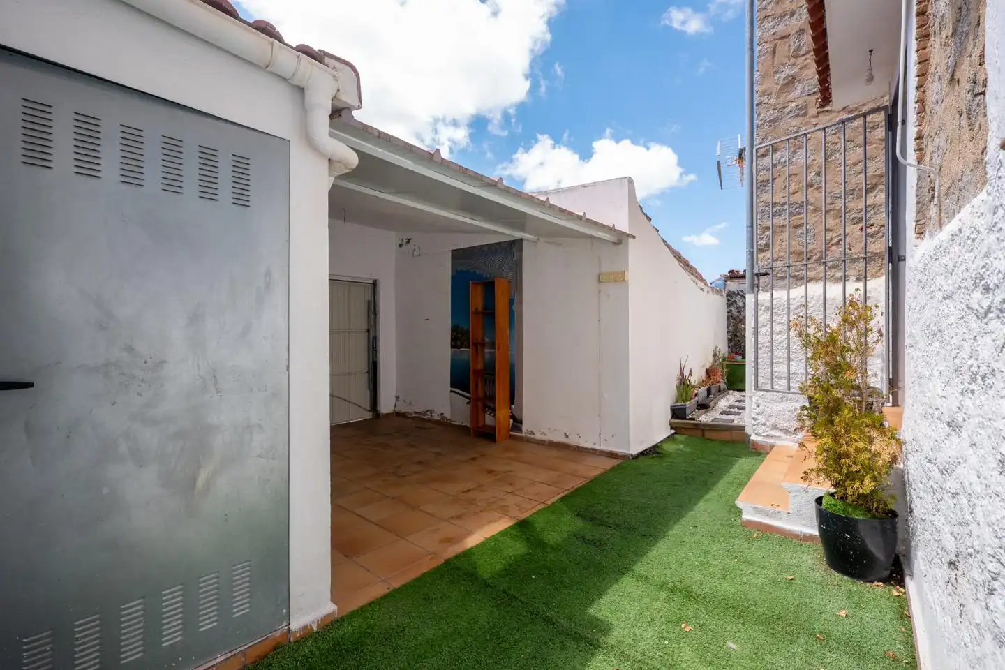 Außenansicht von Erdgeschoss zum Verkauf in Ávila mit Heizung, Privatgarten und Terrasse