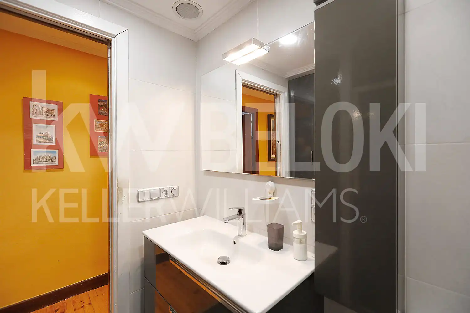 Baño de Piso en venta en Donostia - San Sebastián  con Calefacción, Terraza y Balcón