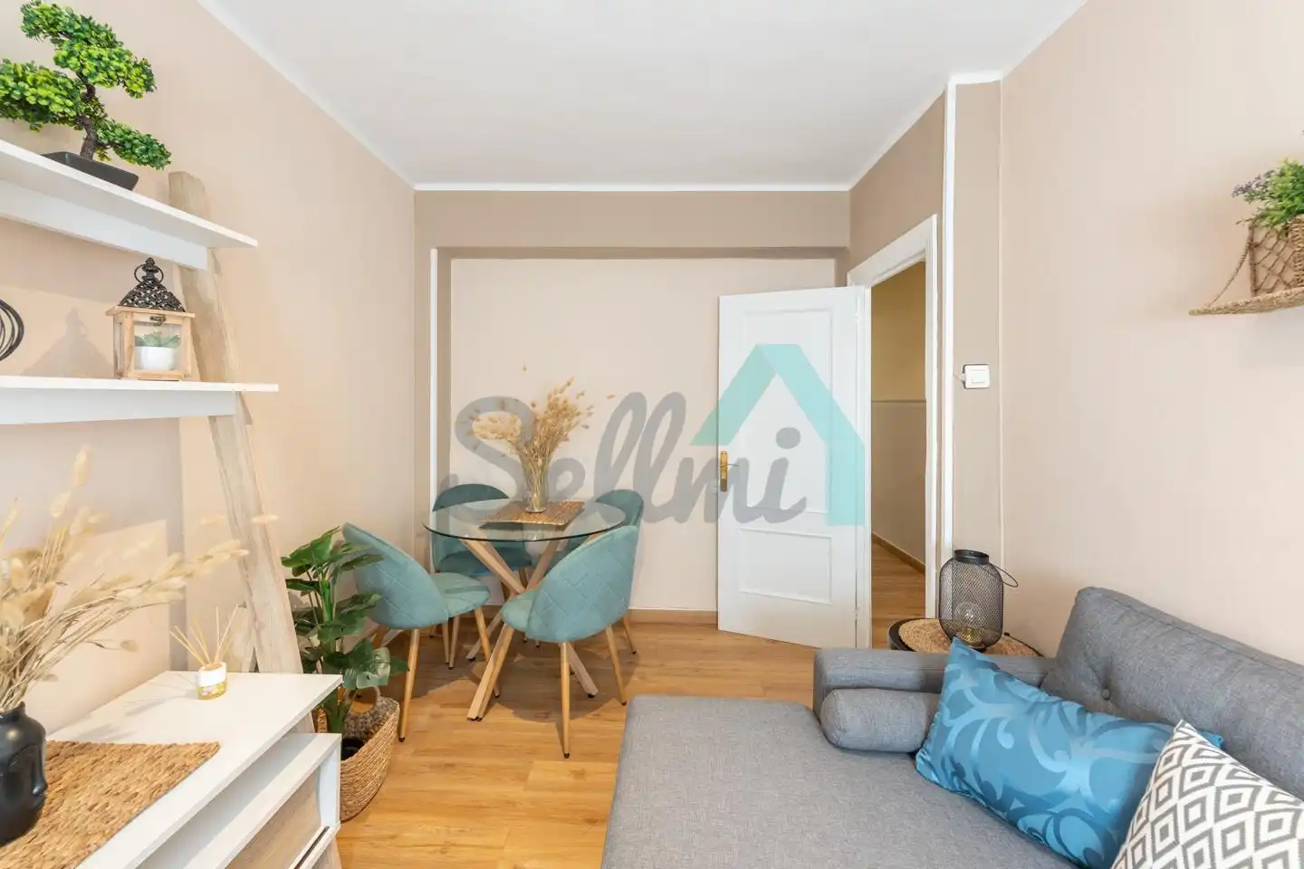 Habitación de Piso en venta en Oviedo  con Calefacción