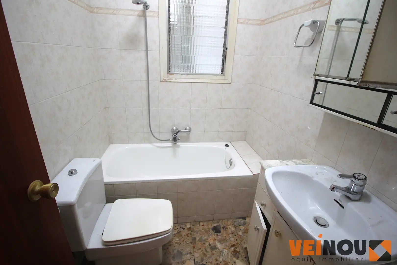 Baño de Casa adosada en venta en Cornellà de Llobregat con Terraza y Balcón